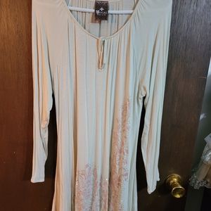 Long cream w/pink blouse